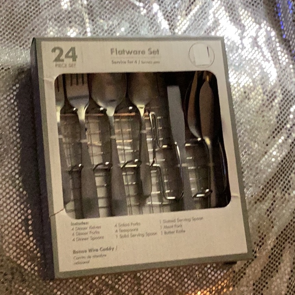 🌴NIB Brand New Flatware Set 24 Piece Set/Service for 4 Includes Wire Caddy 🌴